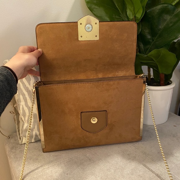 Aldo | Faux Suede Envelope Bag w Gold Chain Strap - Picture 5 of 8